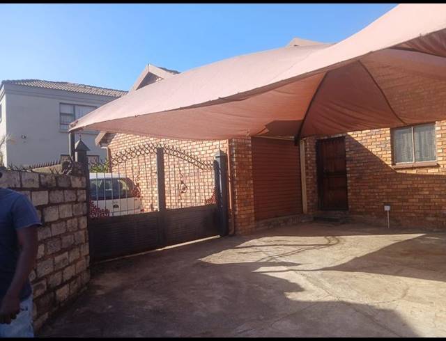 3 BEDROOM HOUSE FOR SALE IN PHILLIP NEL PARK